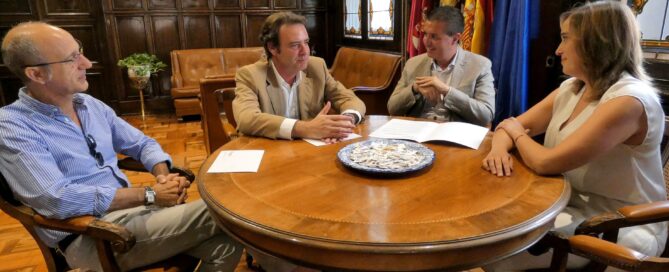 Reunión Cabañero y representantes Cámara Comercio 1-min